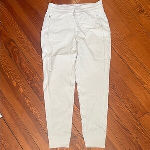 Athleta Women’s Size 6 Cream / Beige Headlands Hybrid Trek Jogger